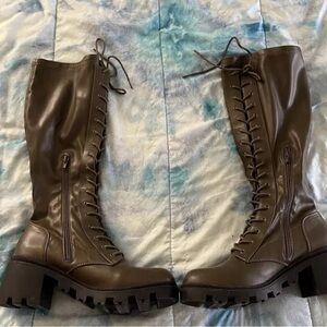 Stylish Brown Lace-Up Combat Size 9 Boots